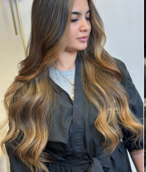 Balayage con mechas enmarcando el rostro